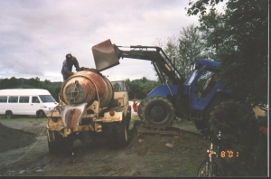 va%cc%8agland-mek-stiller-med-sementbil-pa%cc%8a-dugnad