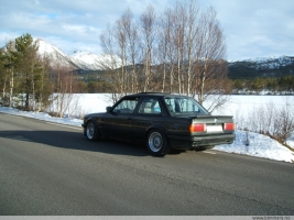 bmw-327i-e30-pure-orange-2