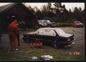 BMW 323 E21 fargekart 4