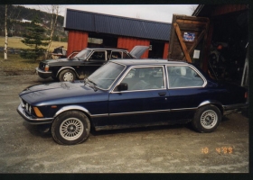 BMW 323 E21 fargekart 7