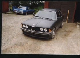 BMW 323 E21 fargekart 9